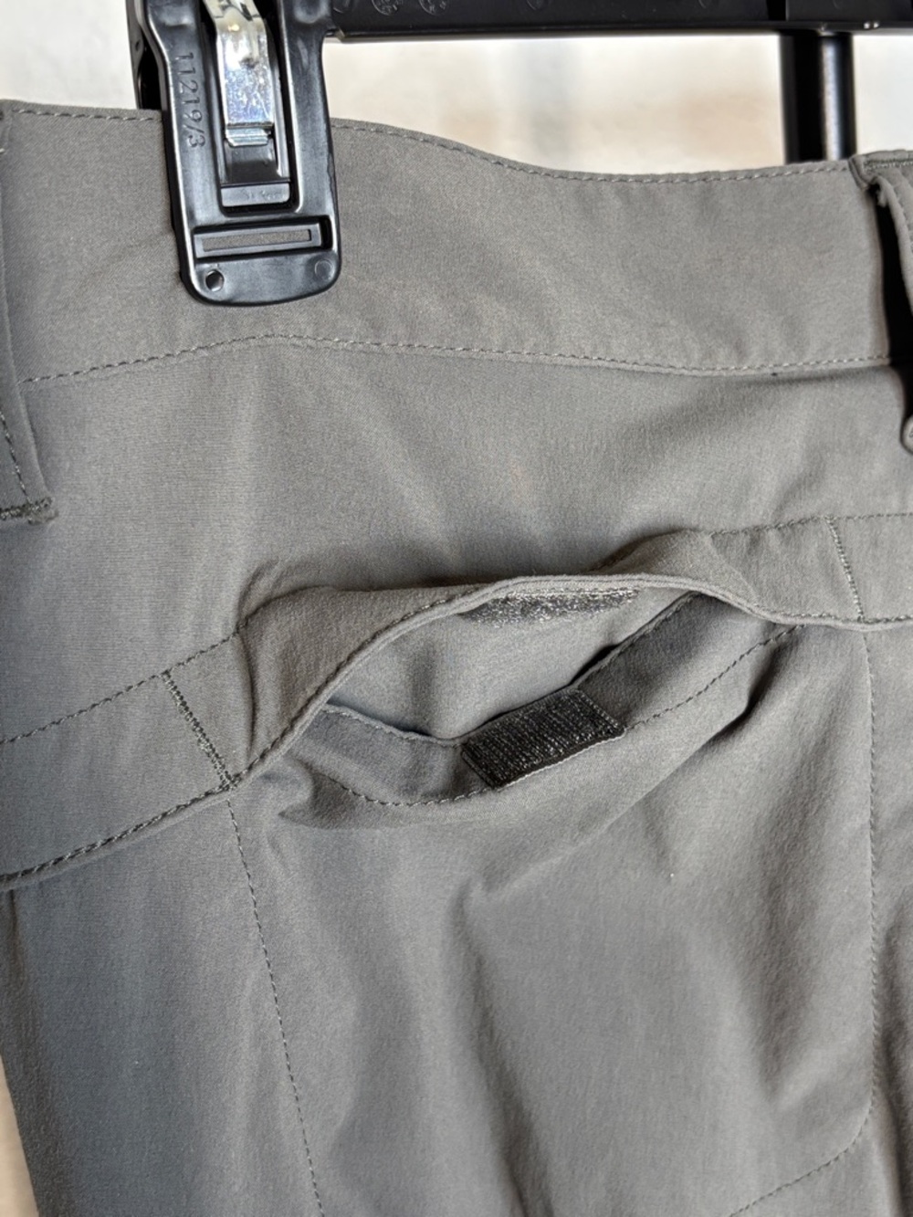 Eddie Bauer Women's Stretch Nylon Travel Pants Roll Up Button Tab in Gray - Picture 7 of 11